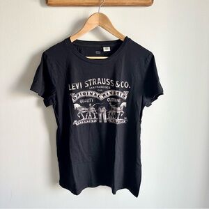 levi’s black tshirt